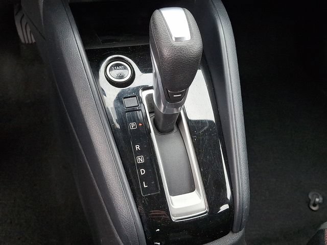 Used 2024 Nissan Versa SR FWD image 14