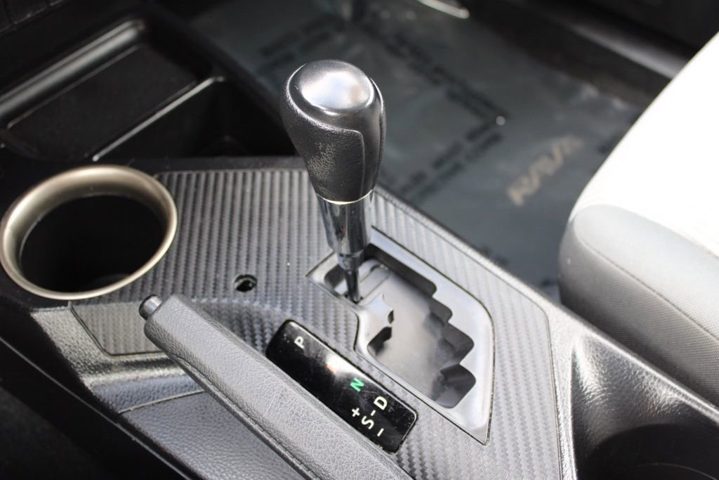 Used 2015 Toyota RAV4 LE image 33