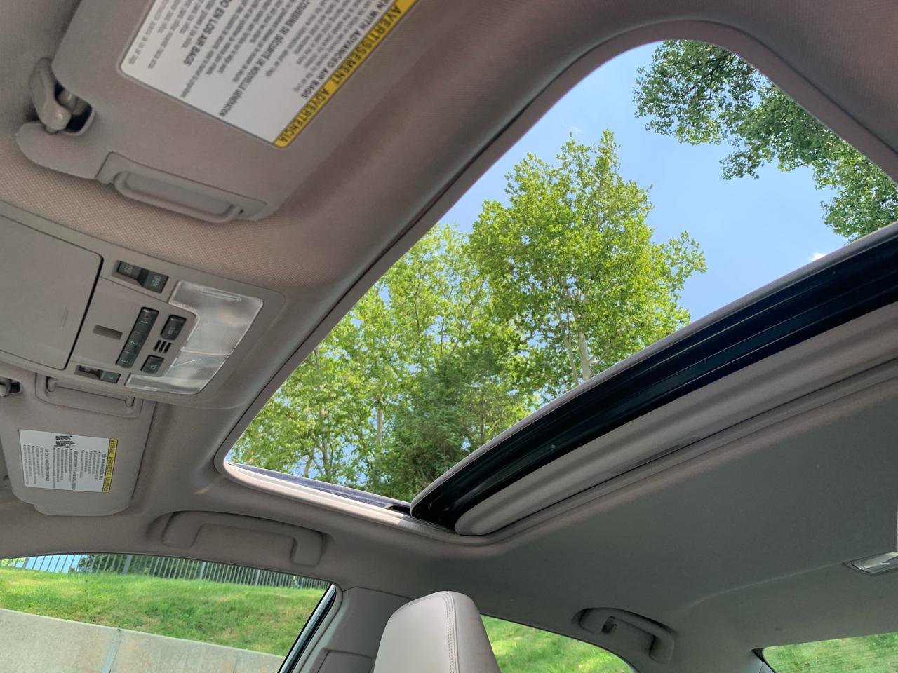 Used 2015 Toyota Camry XLE w/ Moonroof Package FWD image 23