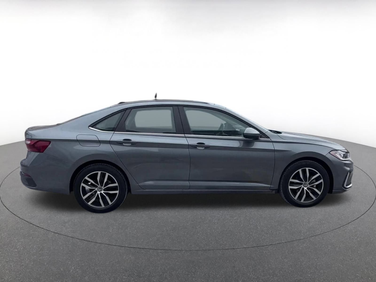 Used 2025 Volkswagen Jetta SE image 16