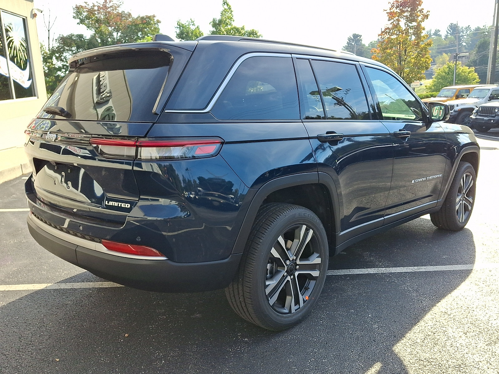 New 2027 Jeep Grand Cherokee Limited AWD/4WD image 3
