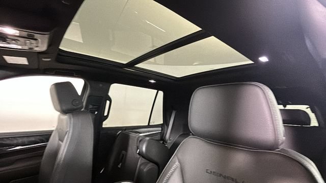 Used 2023 GMC Yukon Denali AWD/4WD image 12