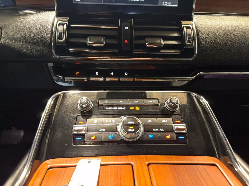 Used 2018 Lincoln Navigator Reserve w/ Technology Package AWD/4WD image 10