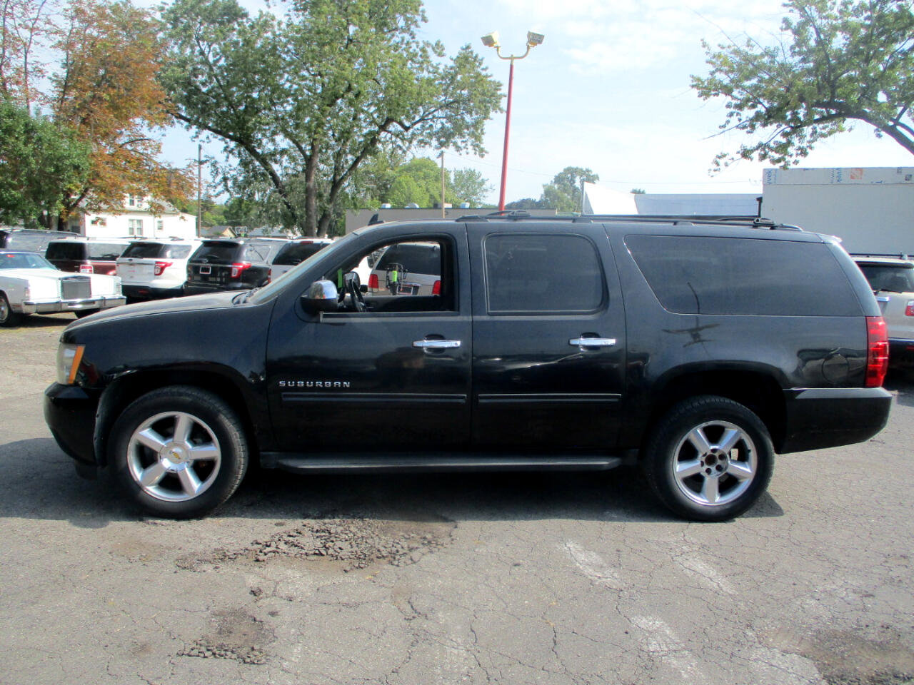 Used 2012 Chevrolet Suburban LS w/ All-Star Edition AWD/4WD image 4
