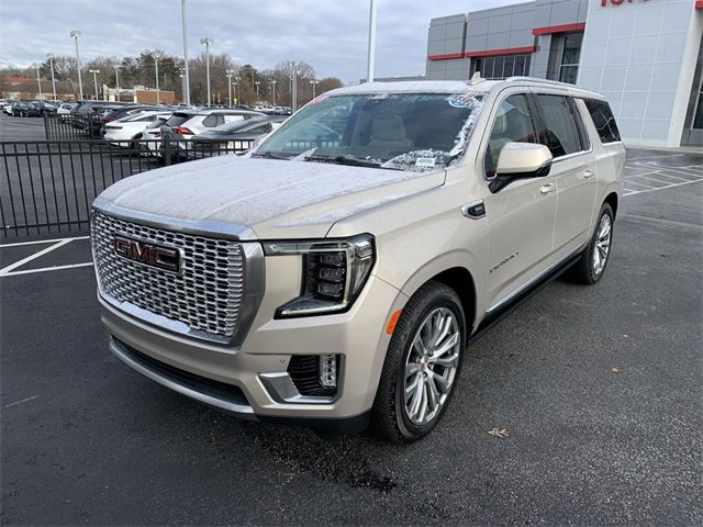 Used 2021 GMC Yukon XL Denali w/ Denali Premium Package image 4