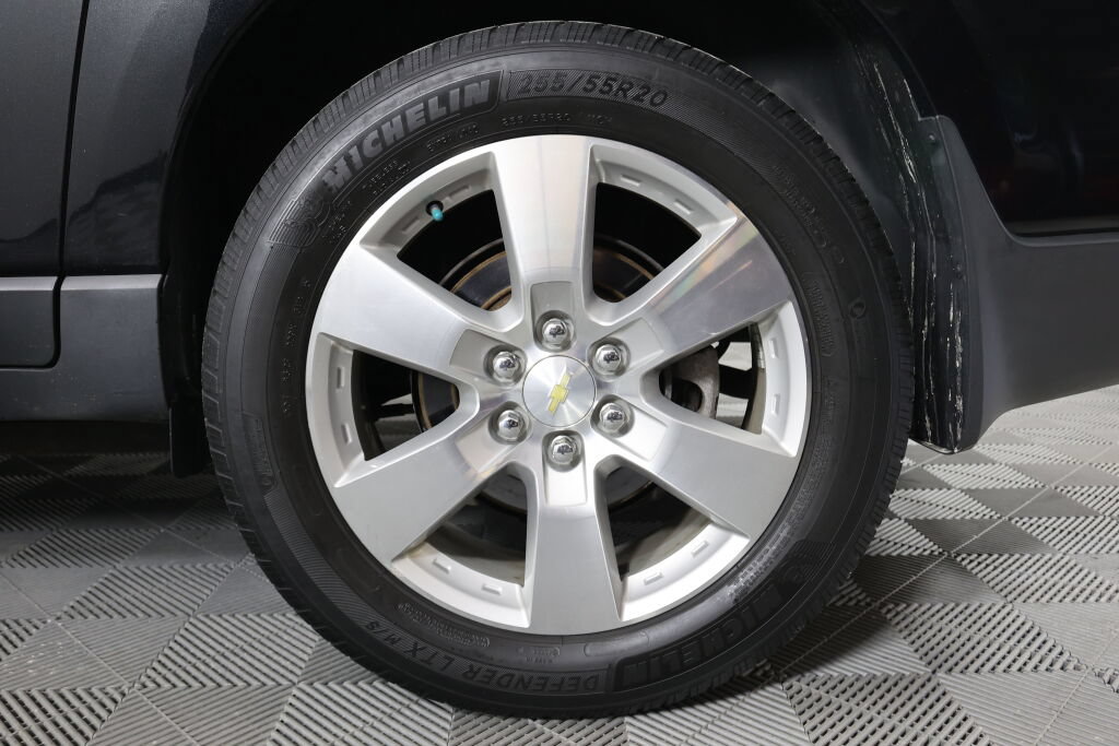 Used 2014 Chevrolet Traverse LTZ w/ LPO, 'HIT The Road' Package FWD image 8