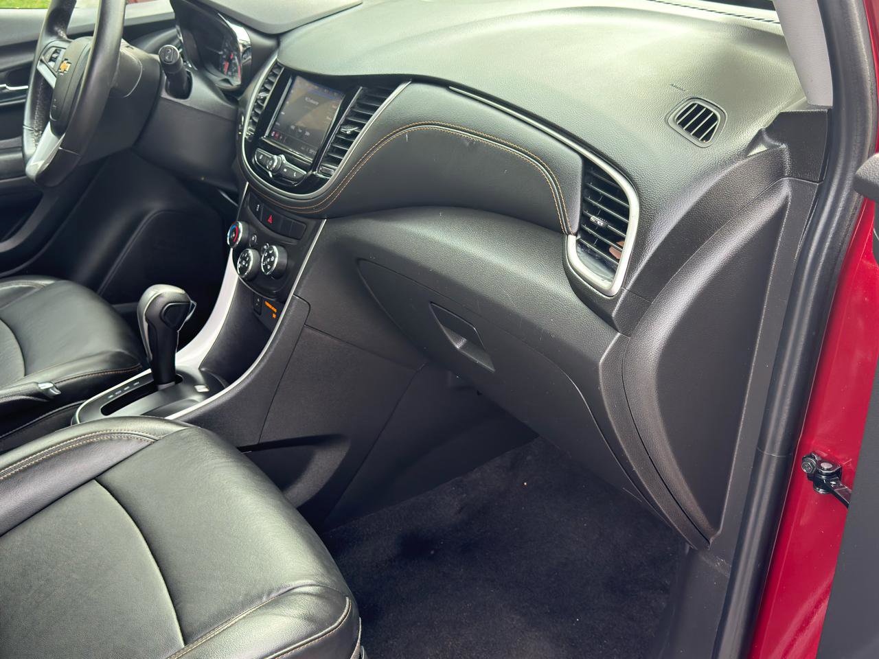 Used 2021 Chevrolet Trax LT w/ Premium Seat Package image 27