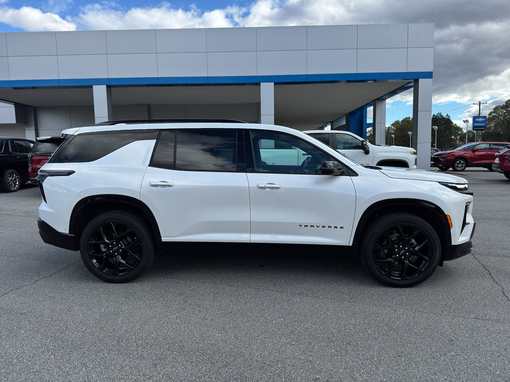 Used 2024 Chevrolet Traverse RS w/ LPO, Floor Liner Package image 3