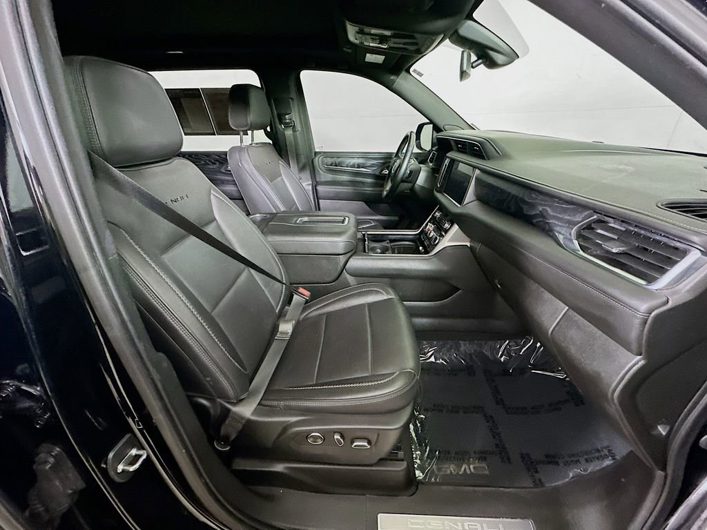 Used 2021 GMC Yukon XL Denali image 12