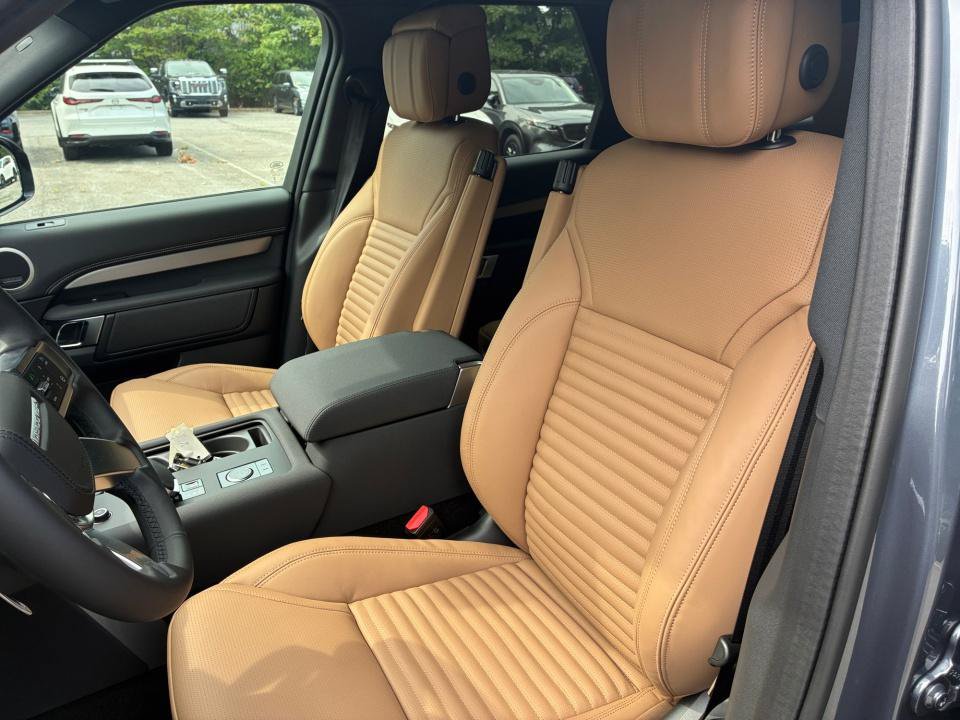 New 2026 Land Rover Discovery Limited Edition AWD/4WD image 30