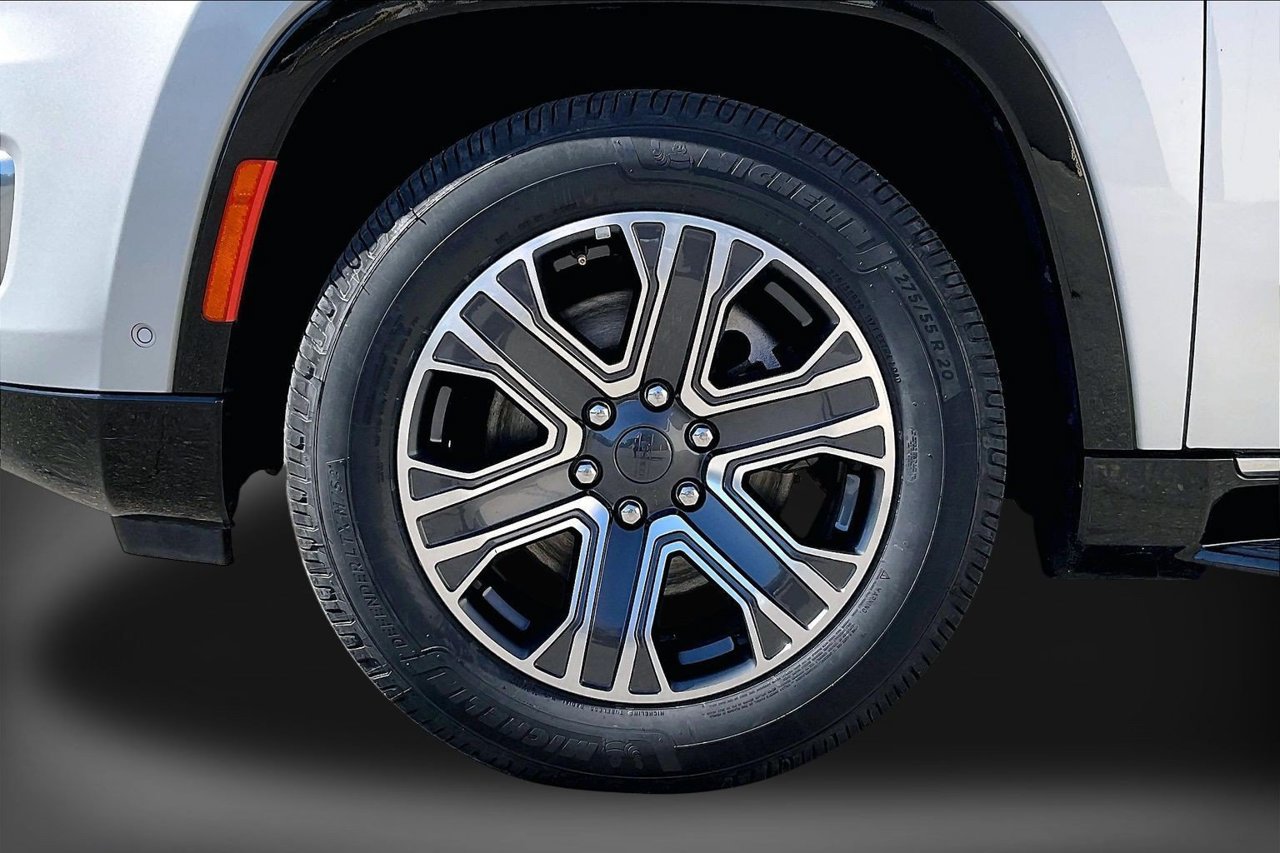 Certified 2024 Jeep Wagoneer L Series II AWD/4WD image 34