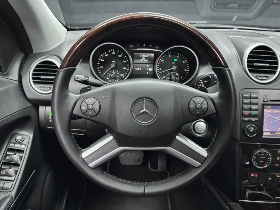 Used 2010 Mercedes-Benz ML 550 4MATIC image 39