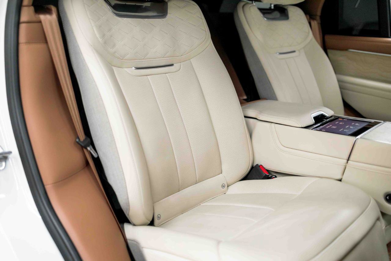 Used 2024 Land Rover Range Rover SV AWD/4WD image 82