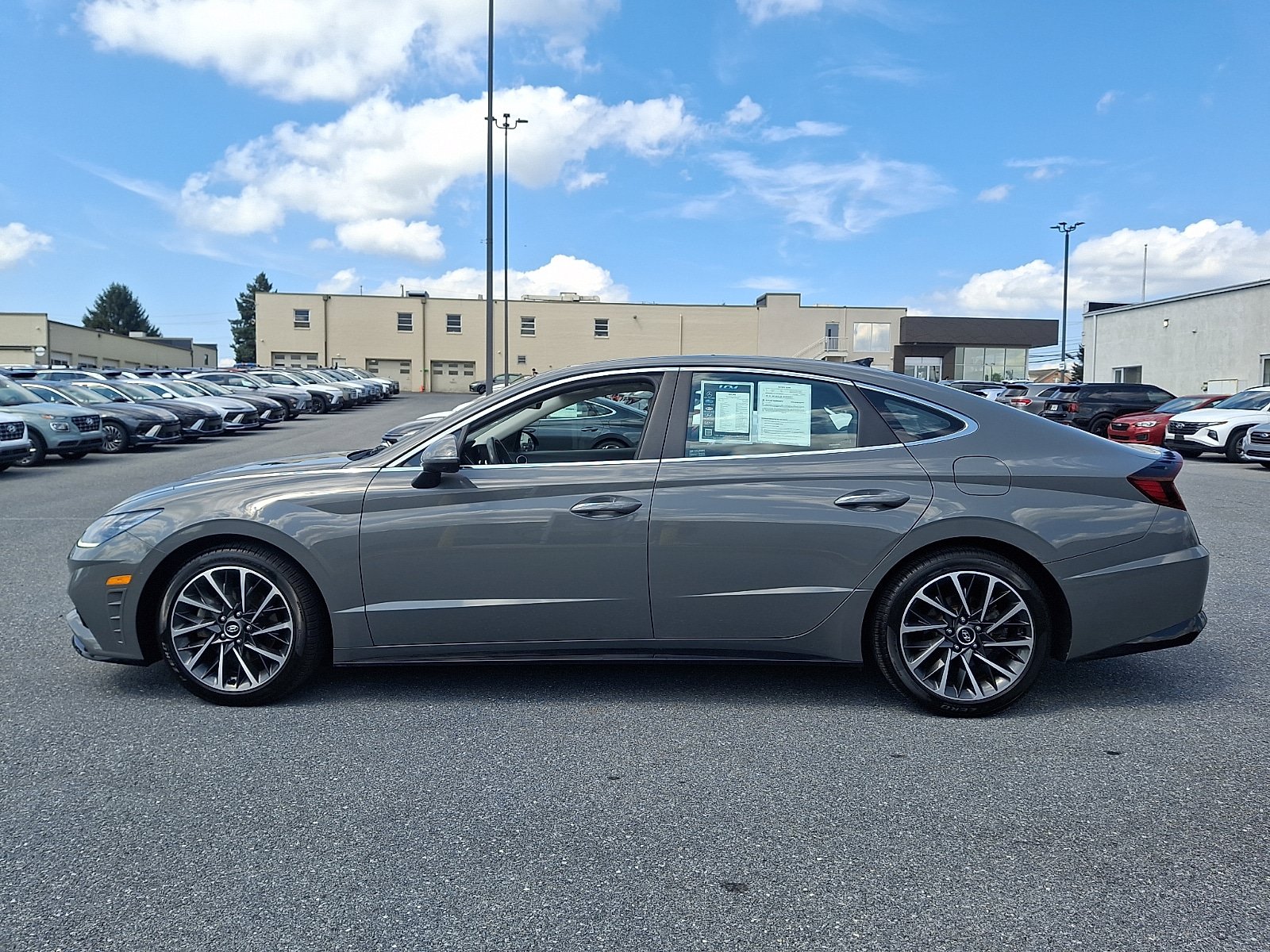 Used 2021 Hyundai Sonata Limited w/ Preferred Accessory Package FWD image 8