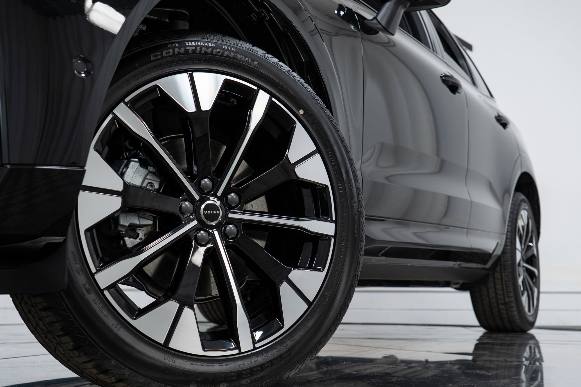 New 2026 Volvo XC60 B5 Plus w/ Protection Package Premier image 27