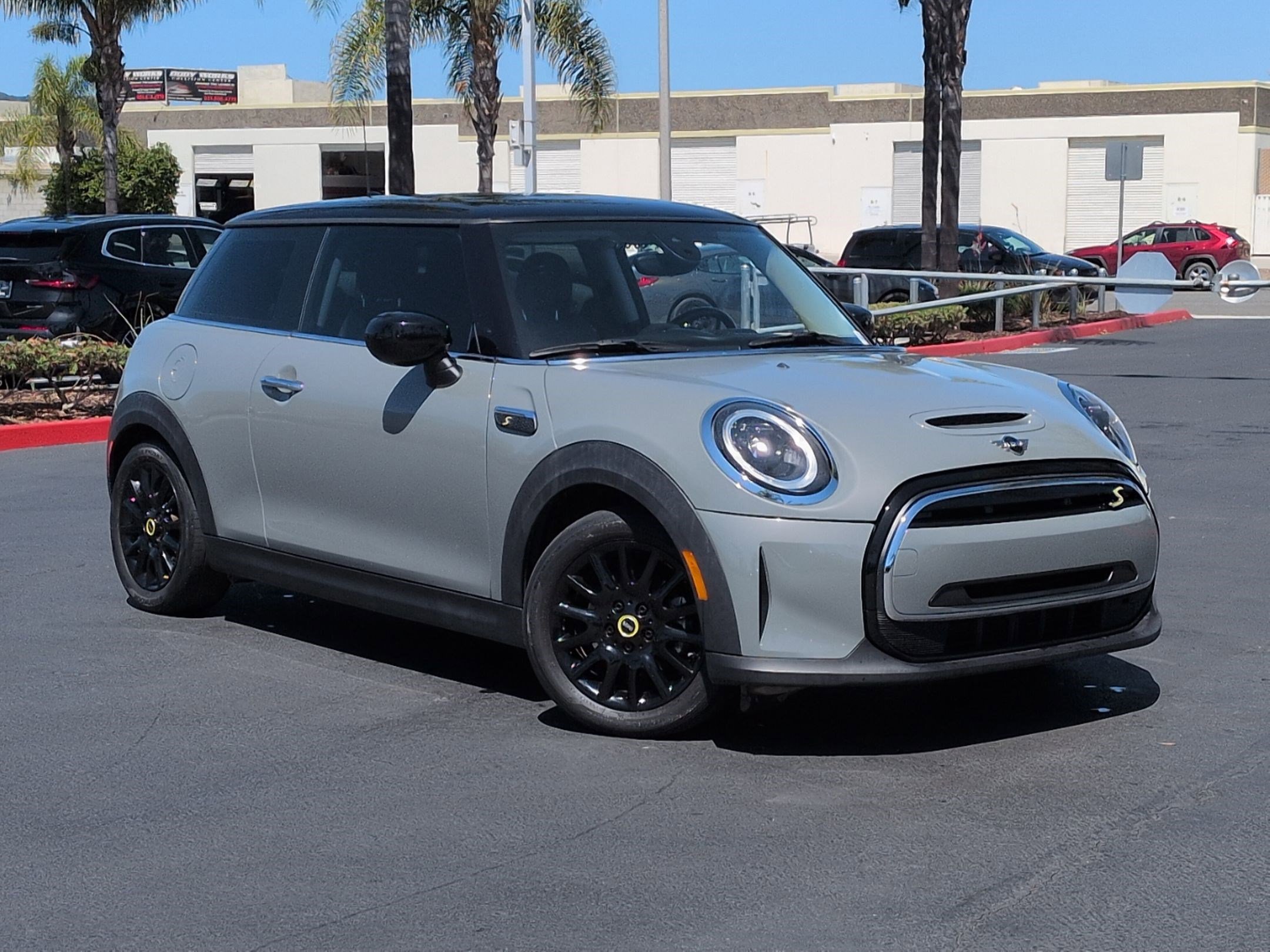 Used 2022 MINI Cooper SE FWD image 2