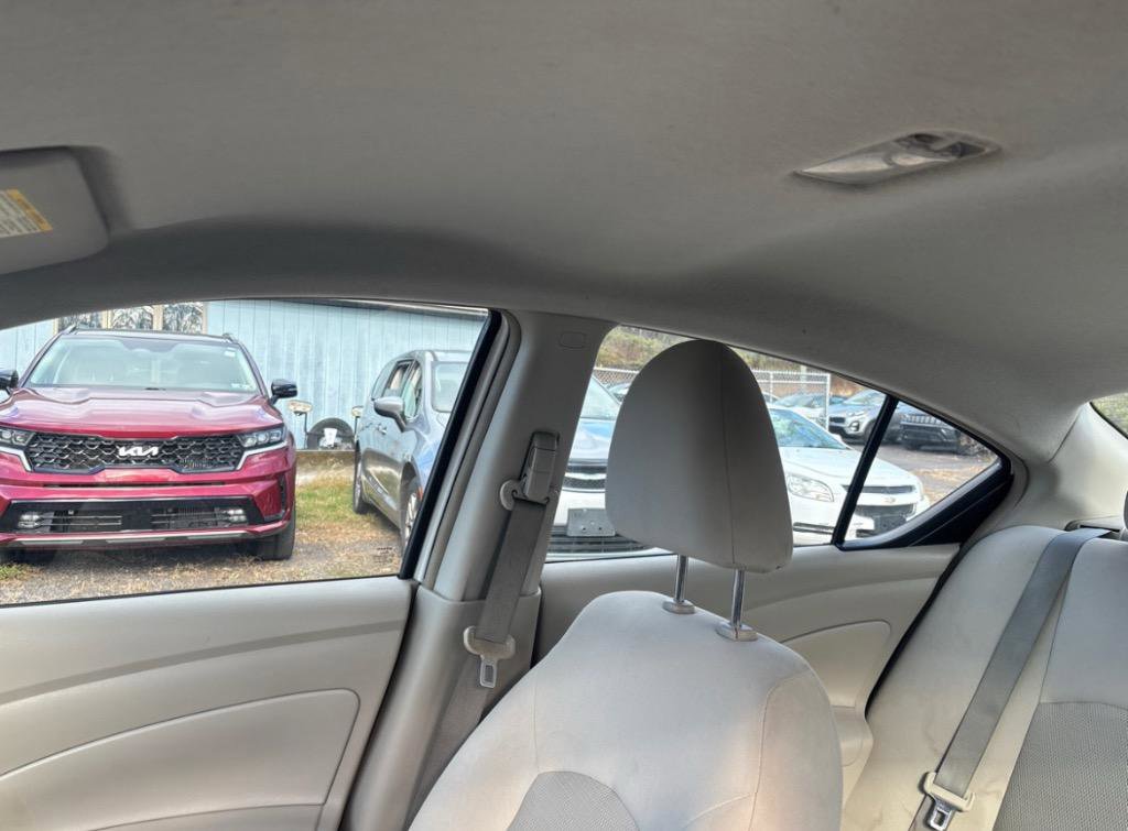 Used 2012 Nissan Versa SV image 14