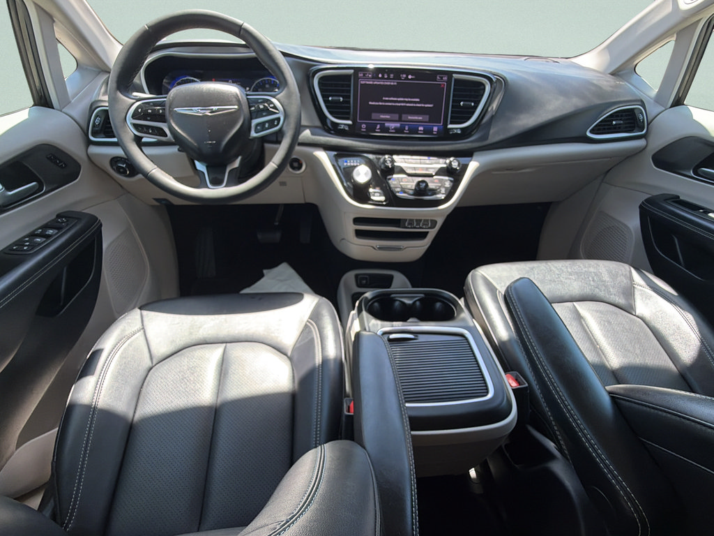 Used 2024 Chrysler Pacifica Touring-L FWD image 18