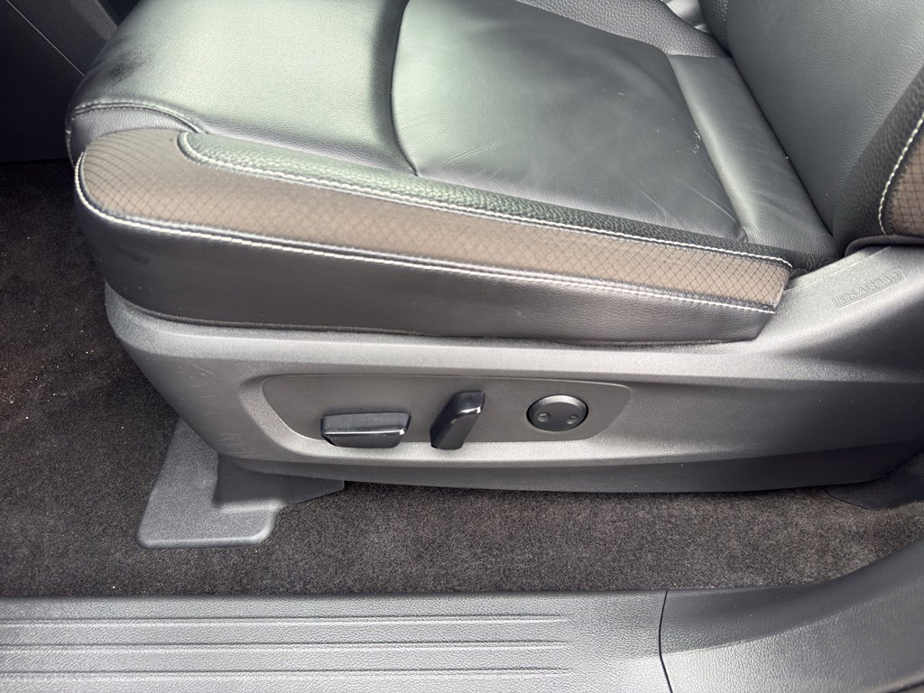 Certified 2024 Nissan Pathfinder SL w/ Black Appearance Package image 15