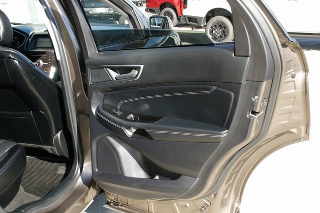 Used 2019 Ford Edge Titanium image 31