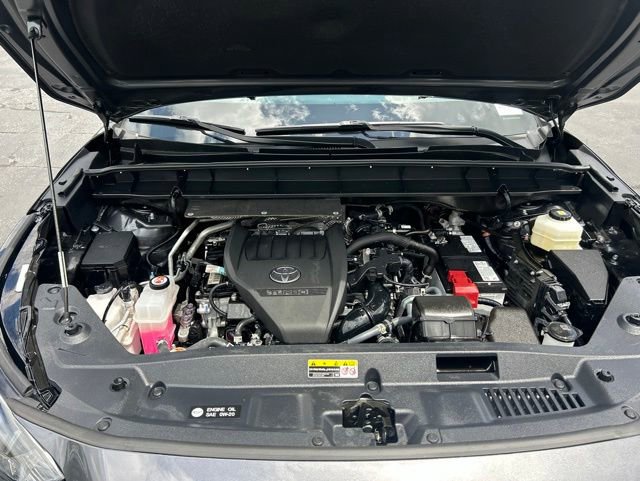 Used 2024 Toyota Highlander XLE AWD/4WD image 15