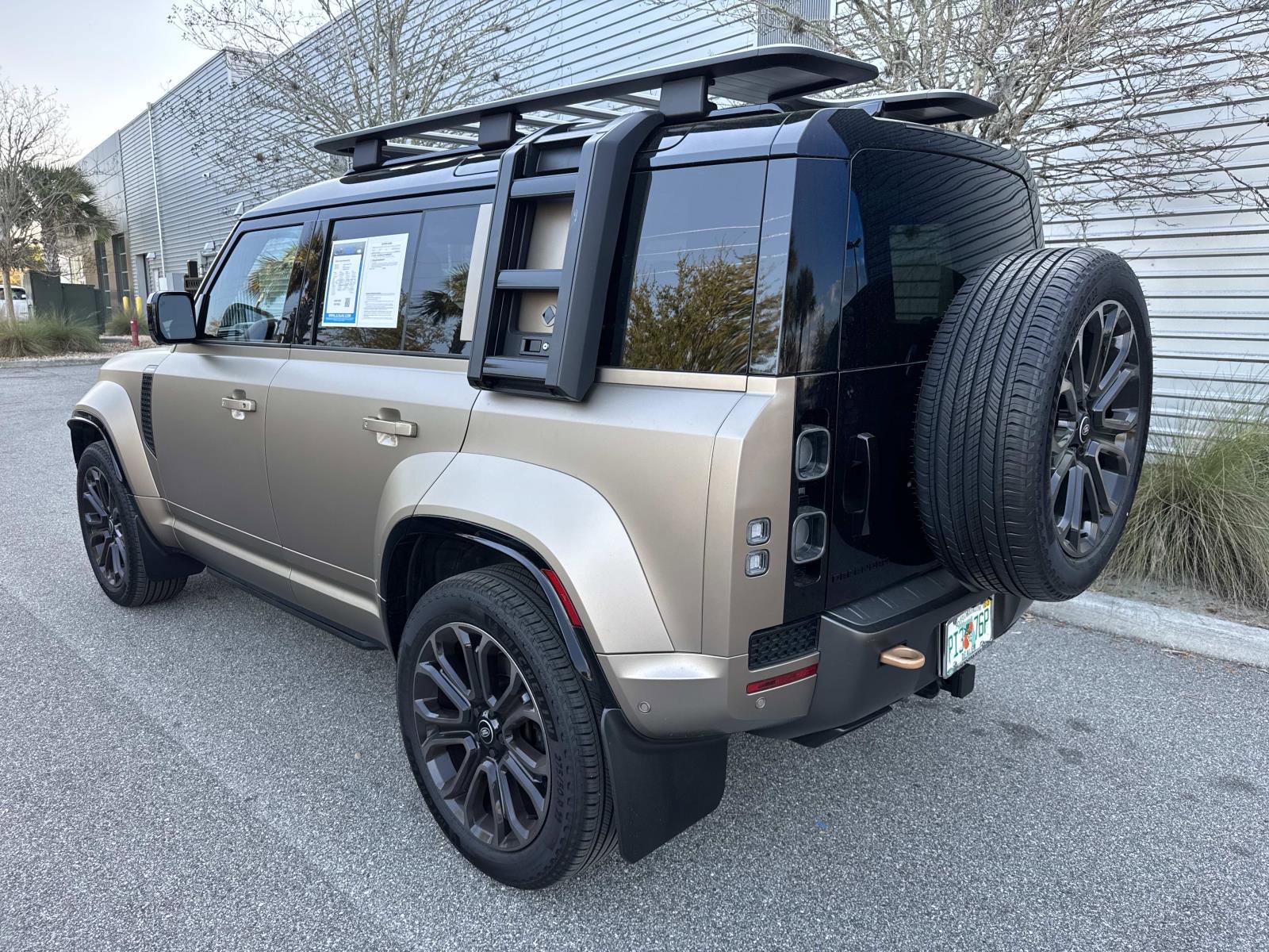 Used 2025 Land Rover Defender 110 image 3