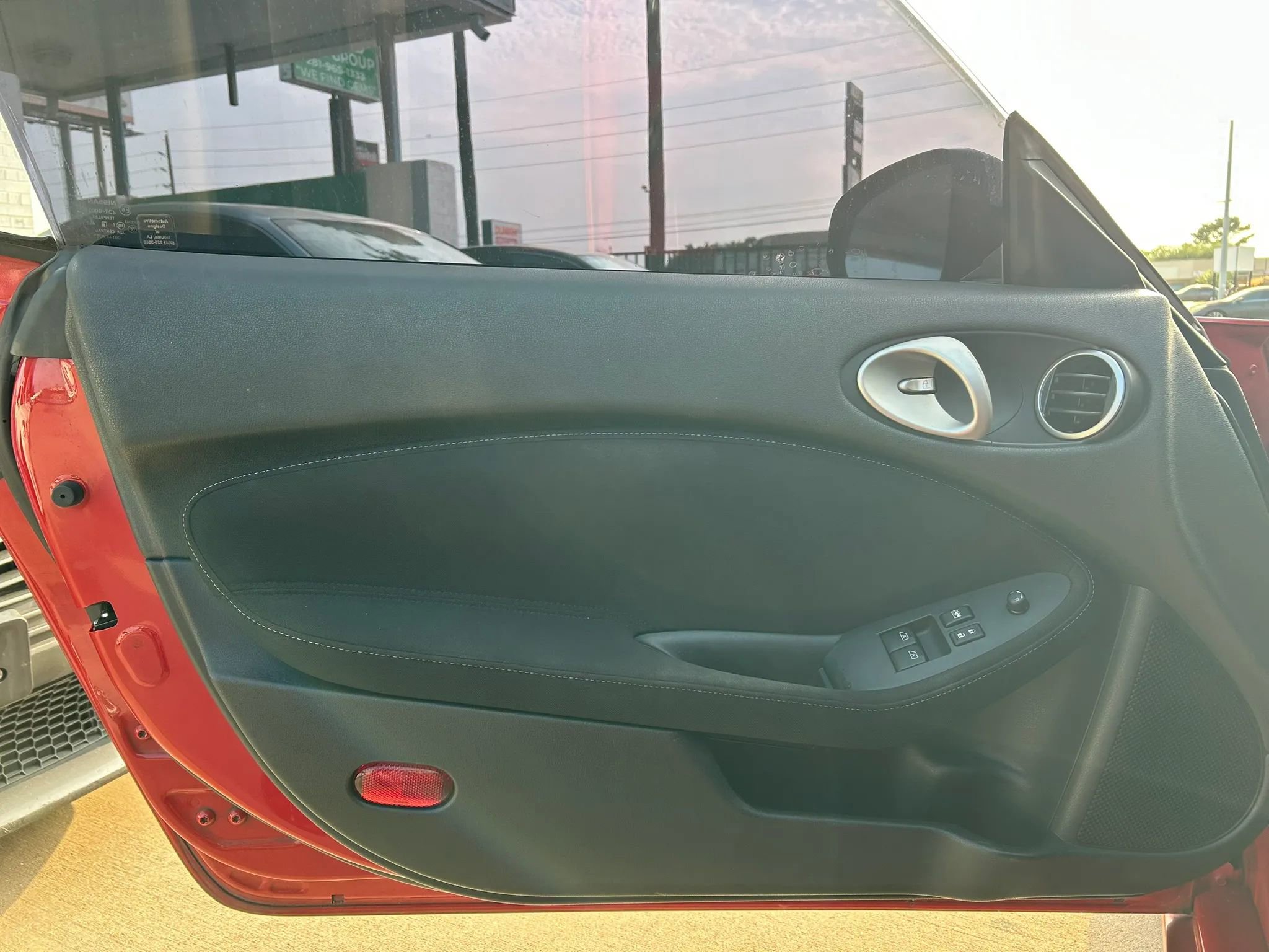 Used 2012 Nissan 370Z Coupe RWD image 11