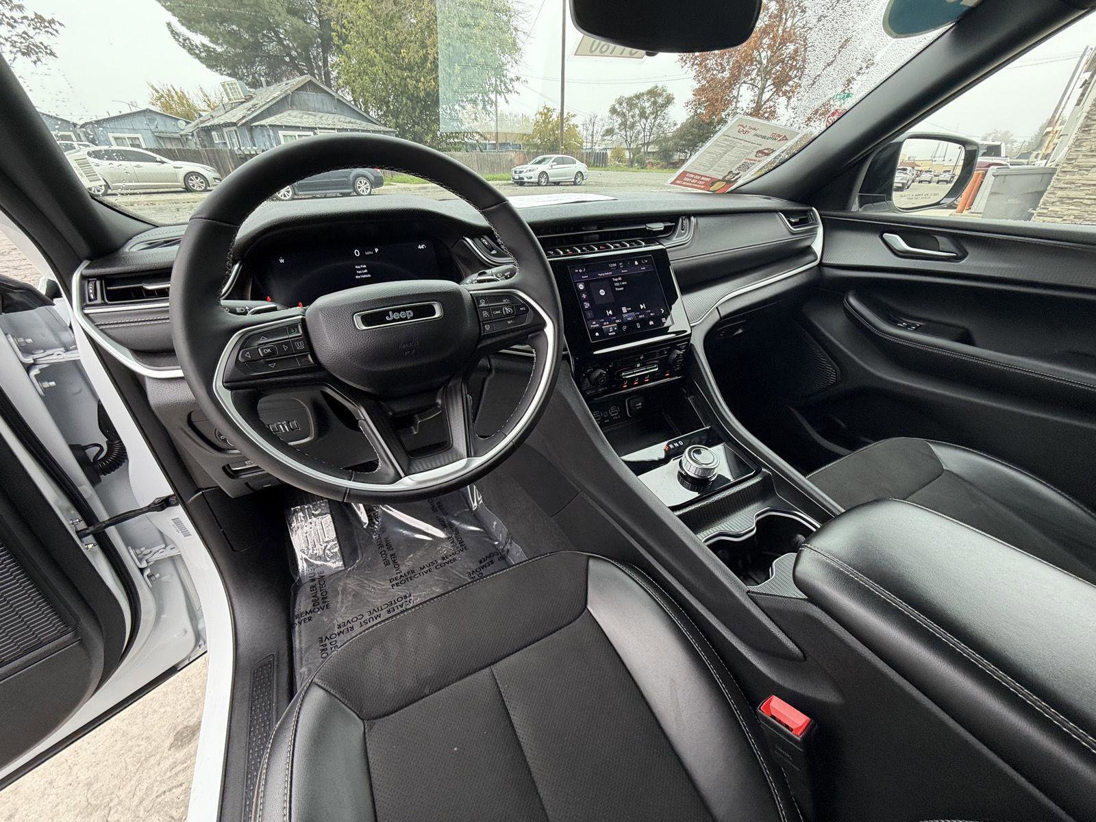 Used 2024 Jeep Grand Cherokee L Laredo image 19