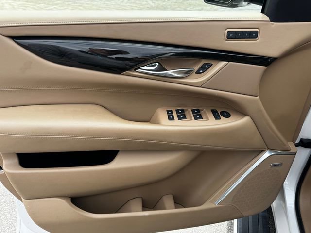 Used 2020 Cadillac Escalade Platinum RWD image 21