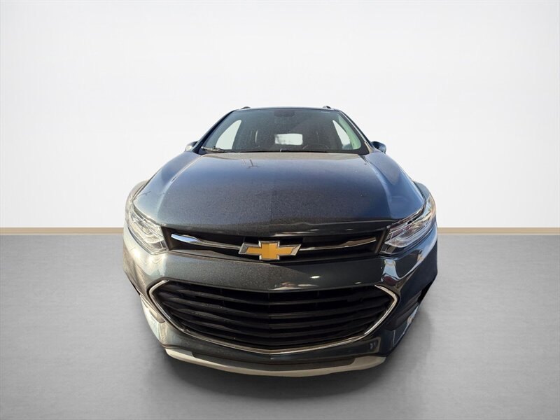 Used 2022 Chevrolet Trax LT w/ LT Convenience Package AWD/4WD image 9