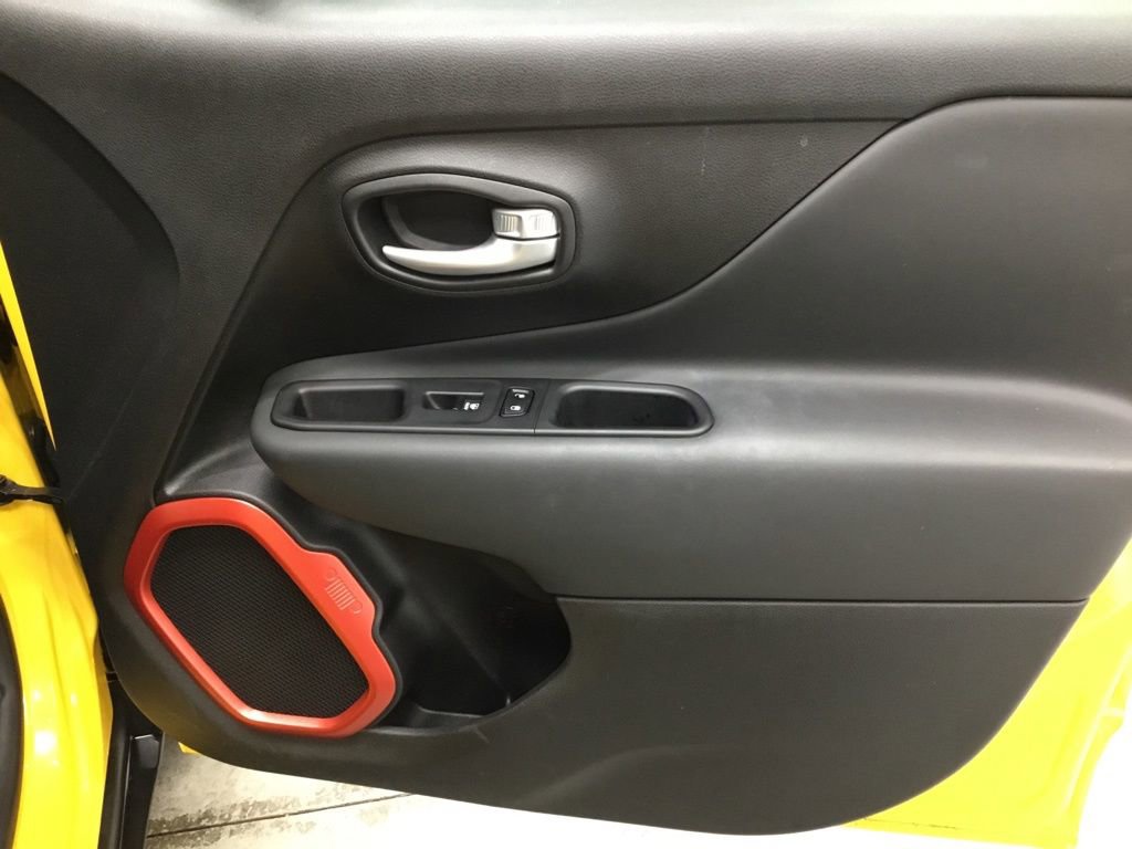 Used 2023 Jeep Renegade Trailhawk w/ Trailer Tow Group image 38