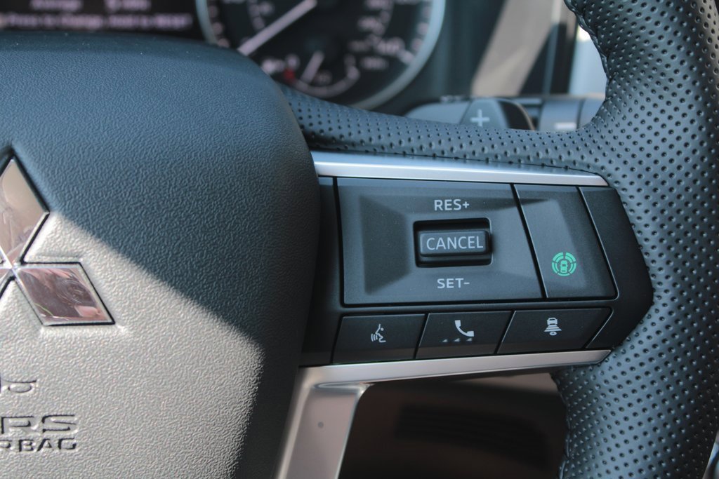 New 2025 Mitsubishi Outlander SE image 16