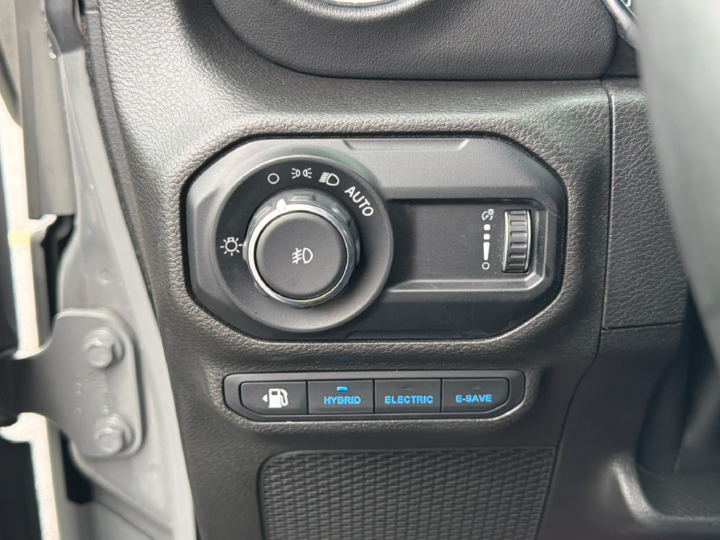 Used 2023 Jeep Wrangler Unlimited Sahara w/ Cold Weather Group AWD/4WD image 23