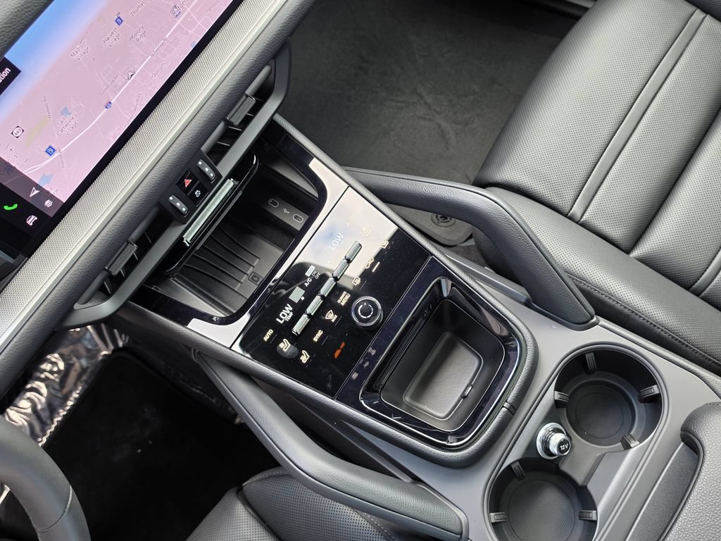 Certified 2026 Porsche Cayenne E-Hybrid AWD/4WD image 25
