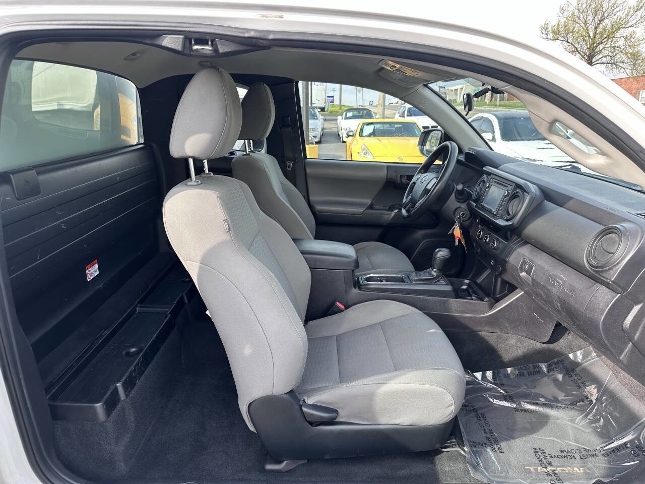 Used 2016 Toyota Tacoma SR RWD image 11