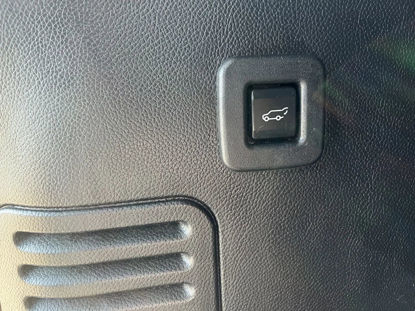 Used 2015 Ford Expedition Limited w/ Equipment Group 301A image 16