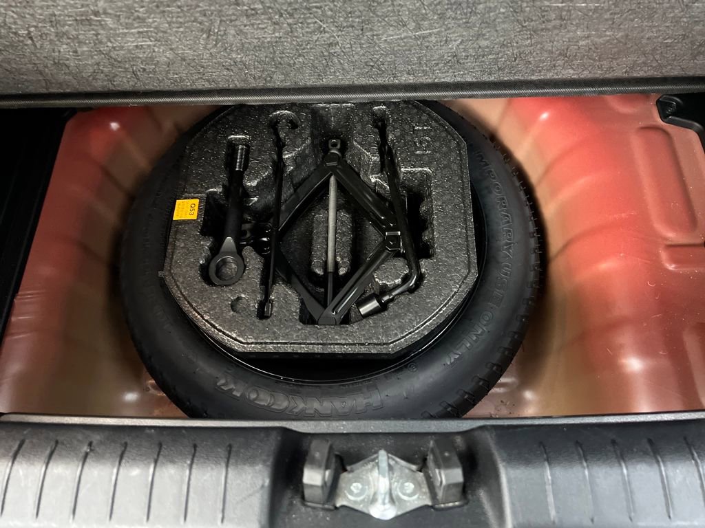 Used 2025 Hyundai Venue SEL image 30