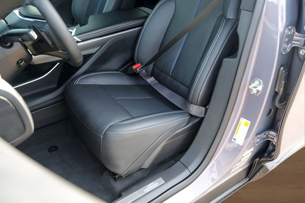 Certified 2024 Cadillac Lyriq Sport image 8