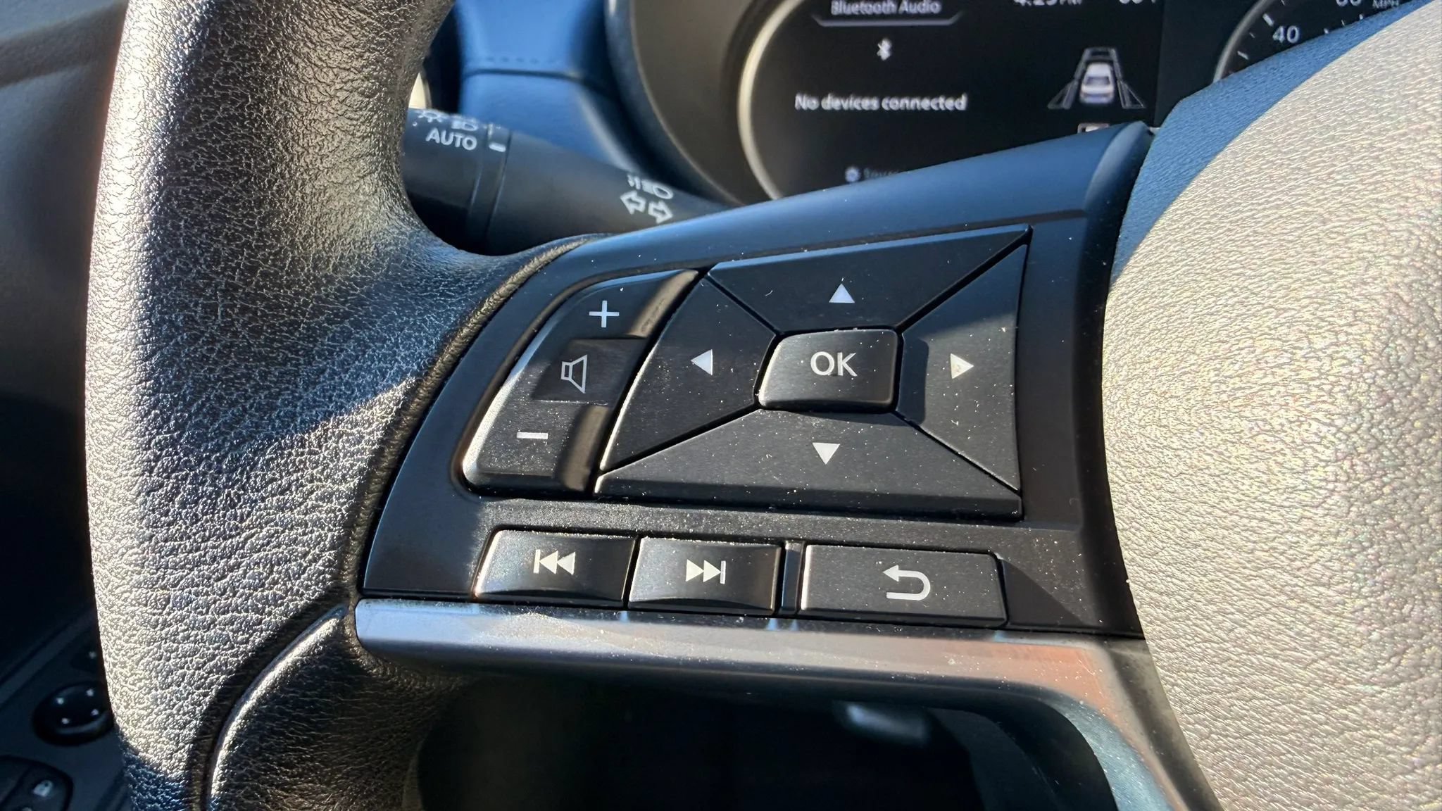 Used 2025 Nissan Versa SV FWD image 19