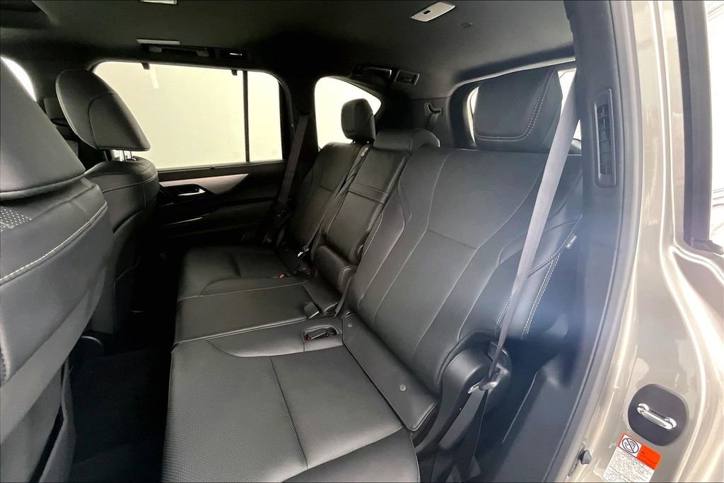 Used 2025 Lexus LX 700h F Sport image 35