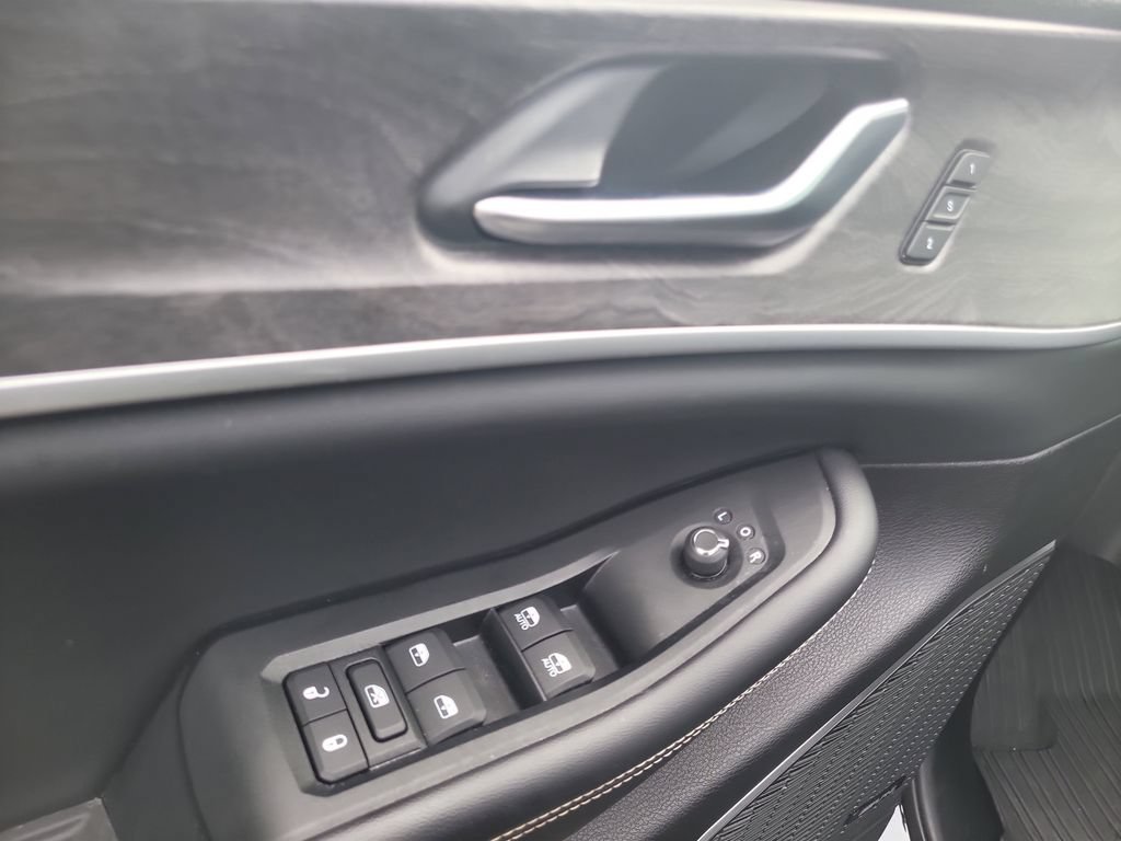 Certified 2023 Jeep Grand Cherokee Limited w/ Luxury Tech Group II AWD/4WD image 21