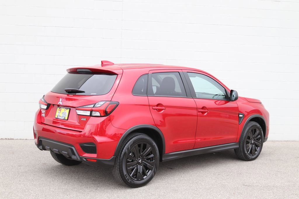 Used 2025 Mitsubishi Outlander Sport LE image 2