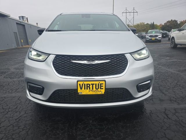 New 2026 Chrysler Pacifica Select image 2