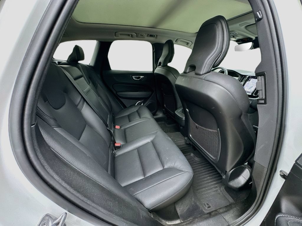 Used 2021 Volvo XC60 T5 Momentum w/ Protection Package Premier FWD image 28