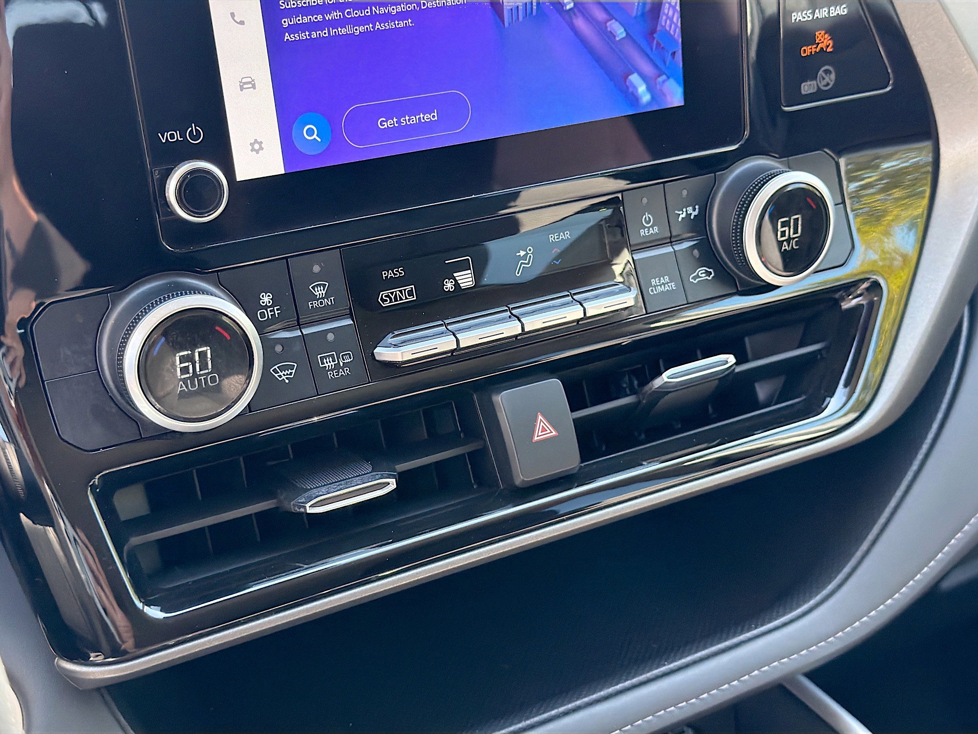 Used 2024 Toyota Highlander LE image 33