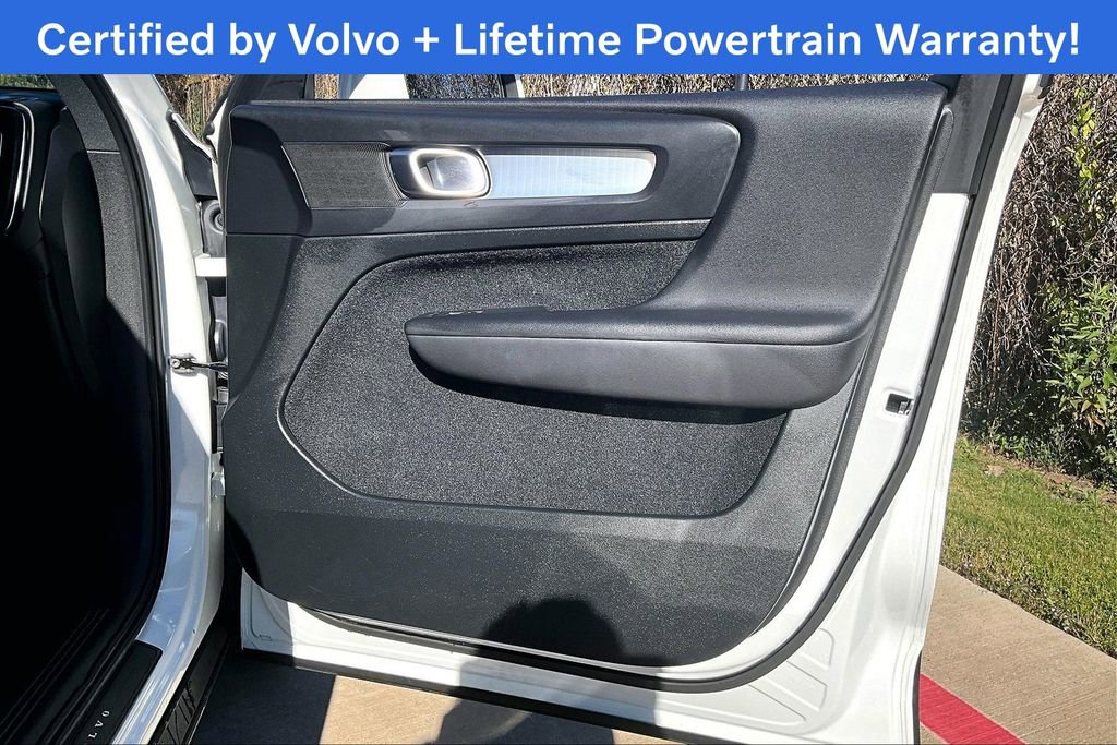 Used 2020 Volvo XC40 T5 Momentum w/ Protection Package Premier image 25