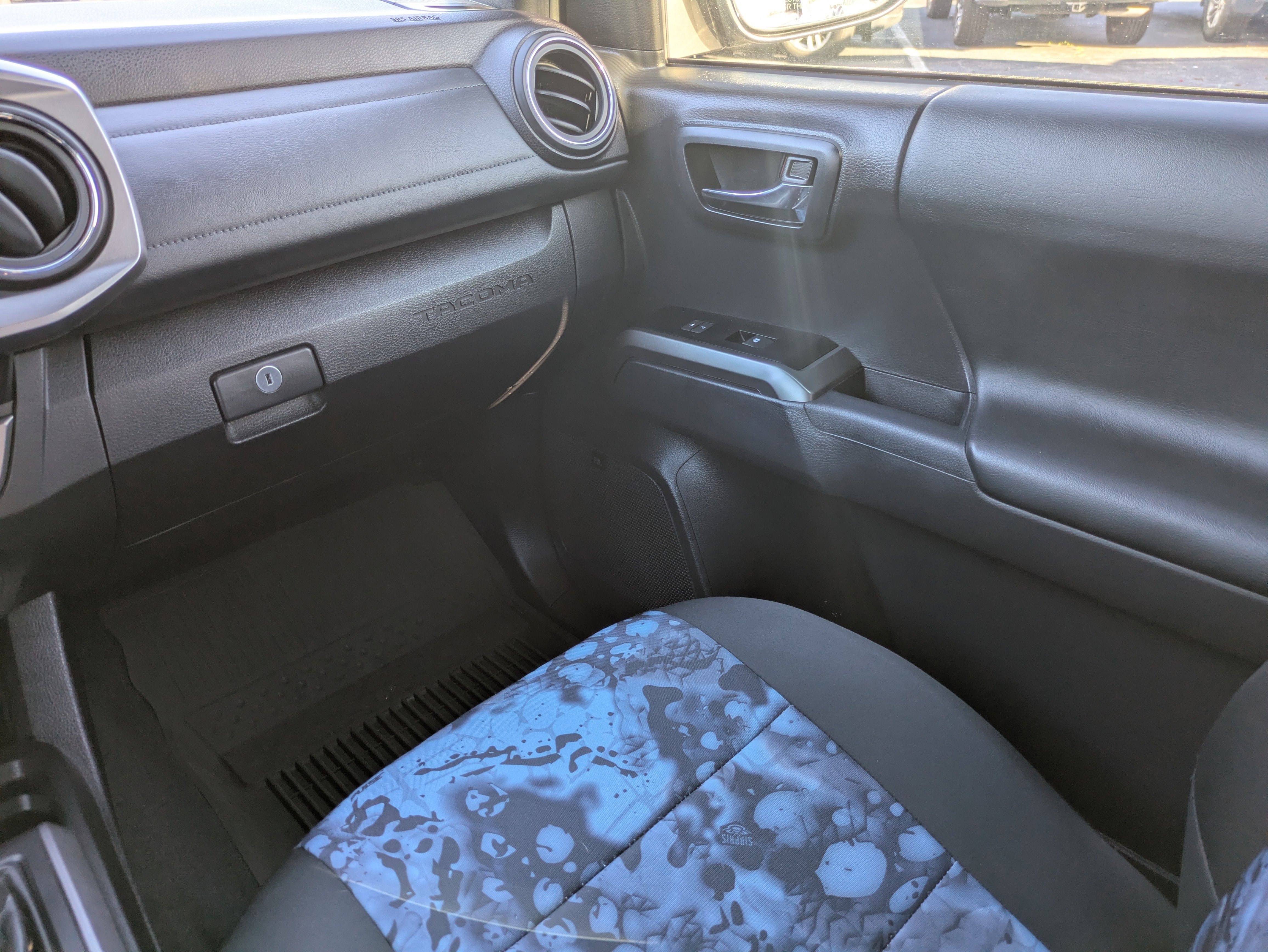 Used 2023 Toyota Tacoma Limited image 10