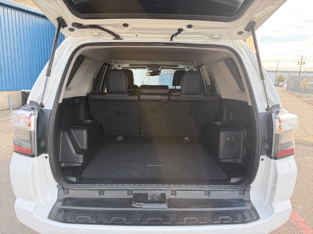 Used 2020 Toyota 4Runner SR5 Premium w/ Moonroof Package AWD/4WD image 22