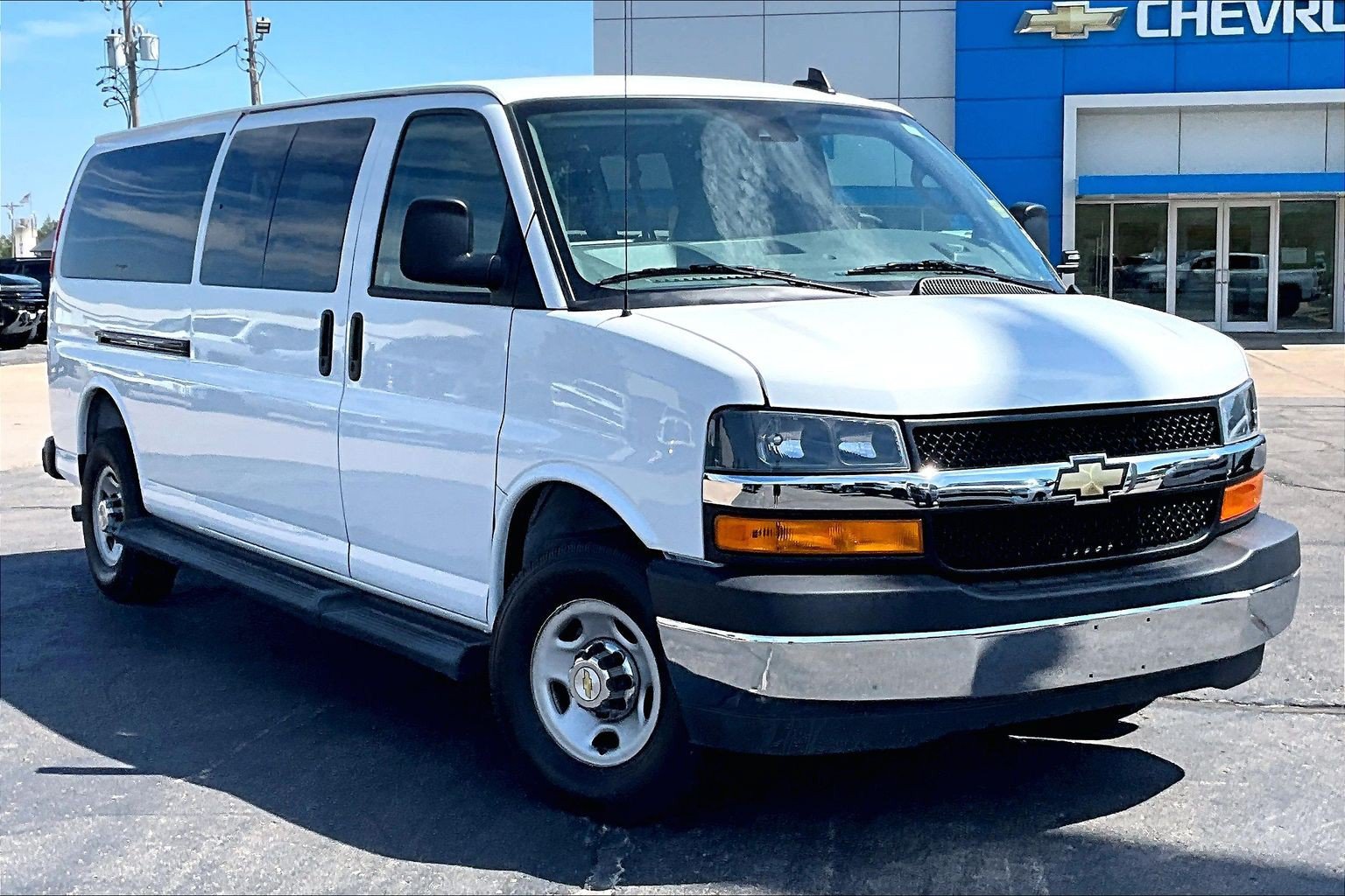 Used 2025 Chevrolet Express 3500 LT w/ LT Preferred Equipment Group RWD image 11