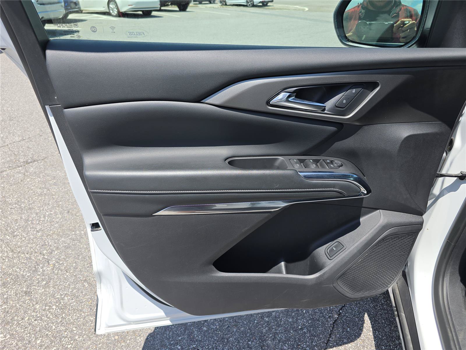 Used 2025 Chevrolet Traverse LT FWD image 18